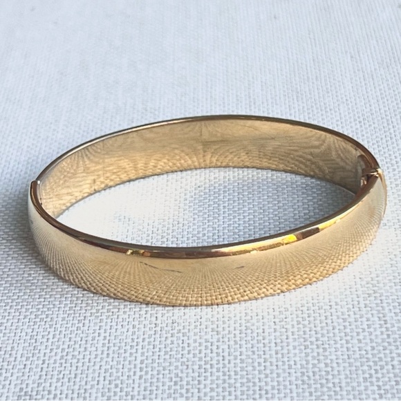 Vintage Monet Gold Tone Oval Hinged Bangle Bracelet 1970s 1980s Classic